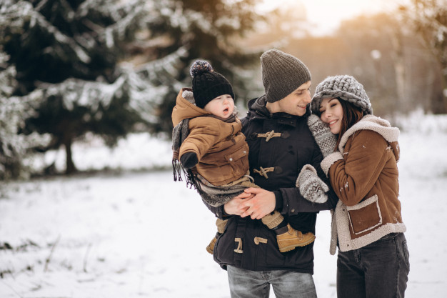 famille en hiver