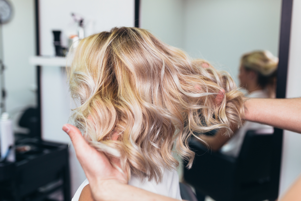 Cheveux bouclés